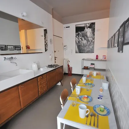 Oda ve Kahvaltı Quater Lett